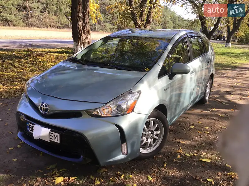 Toyota Prius v