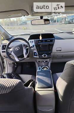 Универсал Toyota Prius v 2015 в Киеве