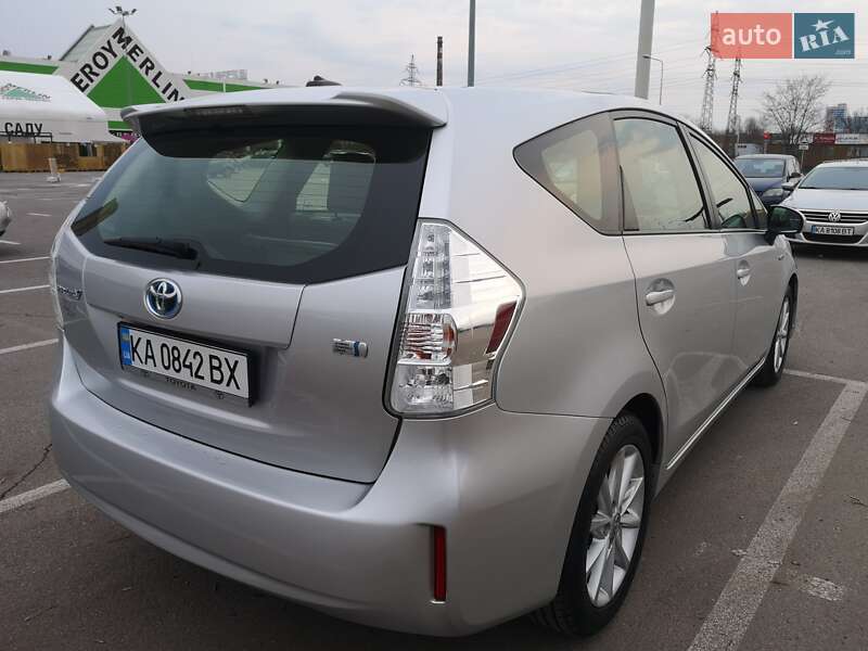 Универсал Toyota Prius v 2012 в Умани