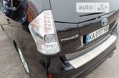 Универсал Toyota Prius v 2014 в Киеве