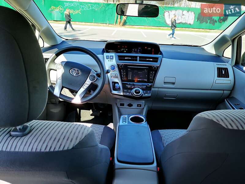 Универсал Toyota Prius v 2014 в Одессе