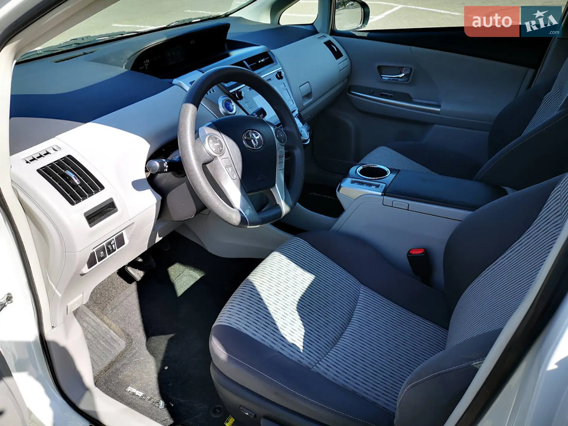 2014 Toyota Prius v (+) - мініатюра 15