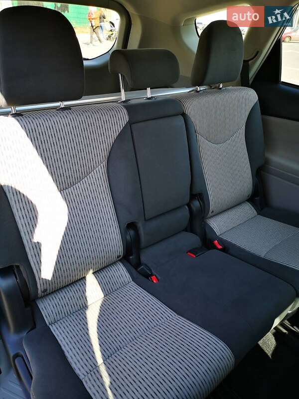 Универсал Toyota Prius v 2014 в Одессе
