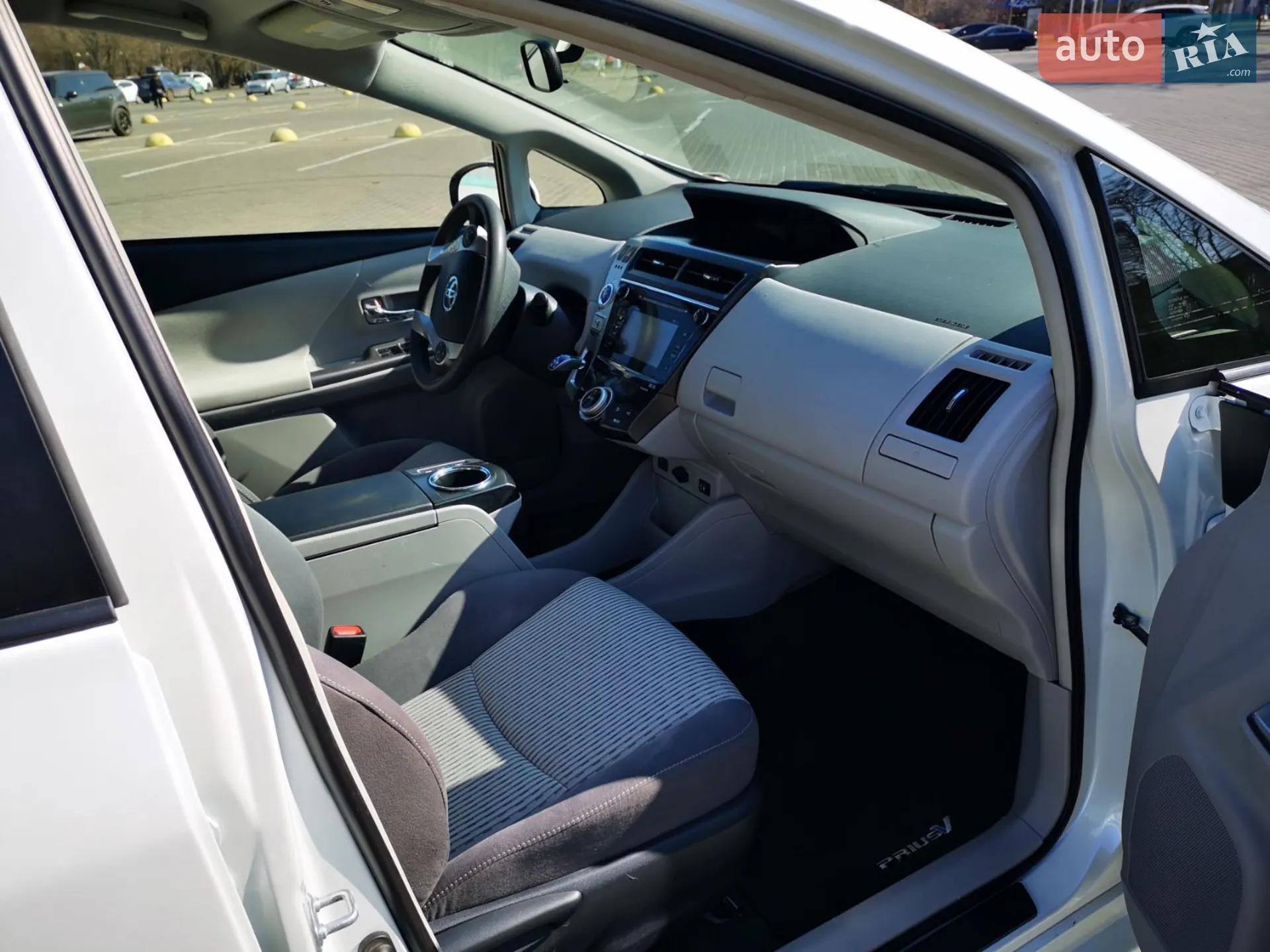 2014 Toyota Prius v (+) - мініатюра 16