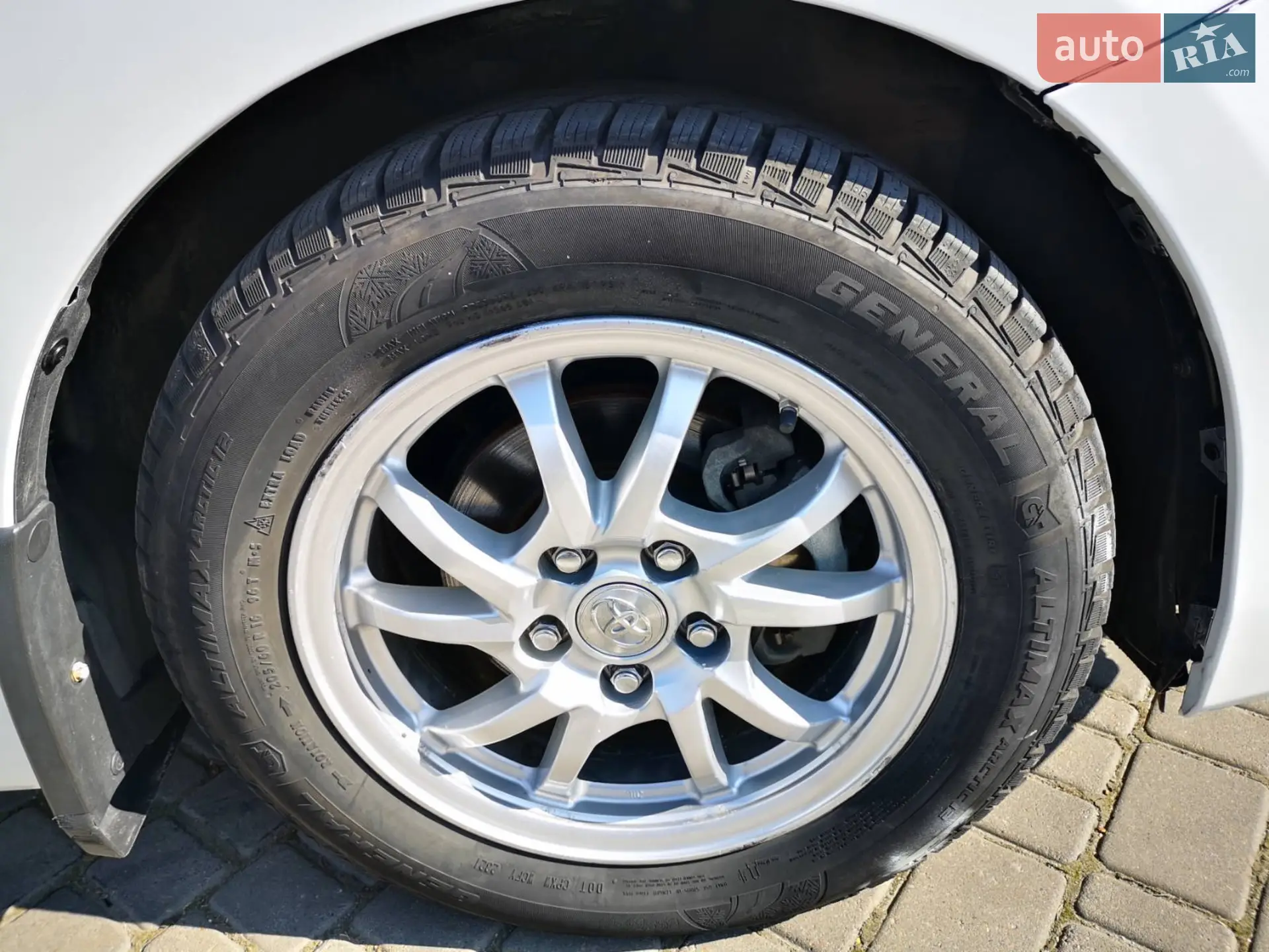 2014 Toyota Prius v (+) - мініатюра 25