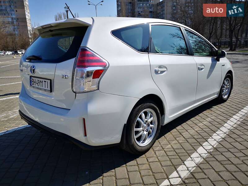 Универсал Toyota Prius v 2014 в Одессе