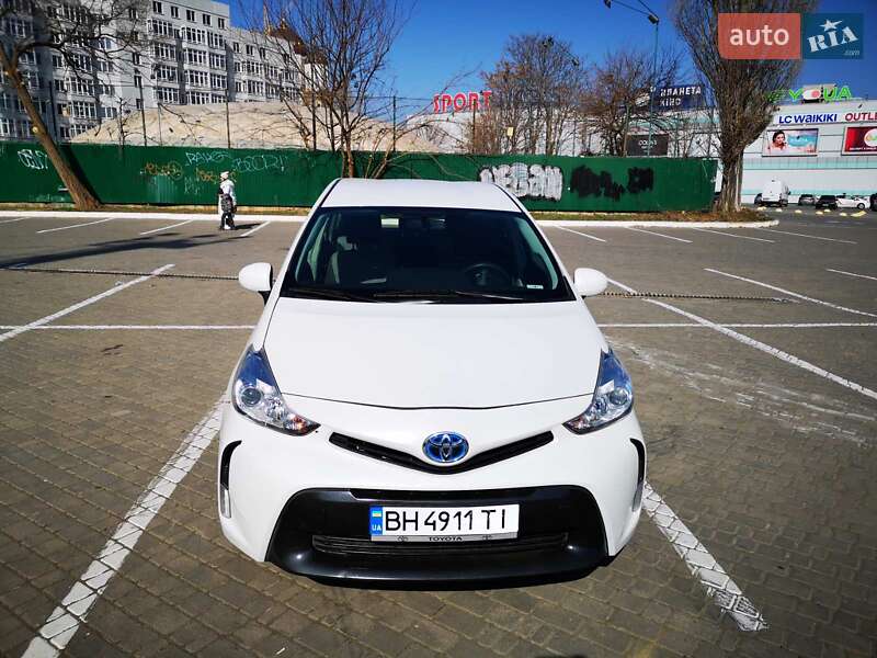 Универсал Toyota Prius v 2014 в Одессе