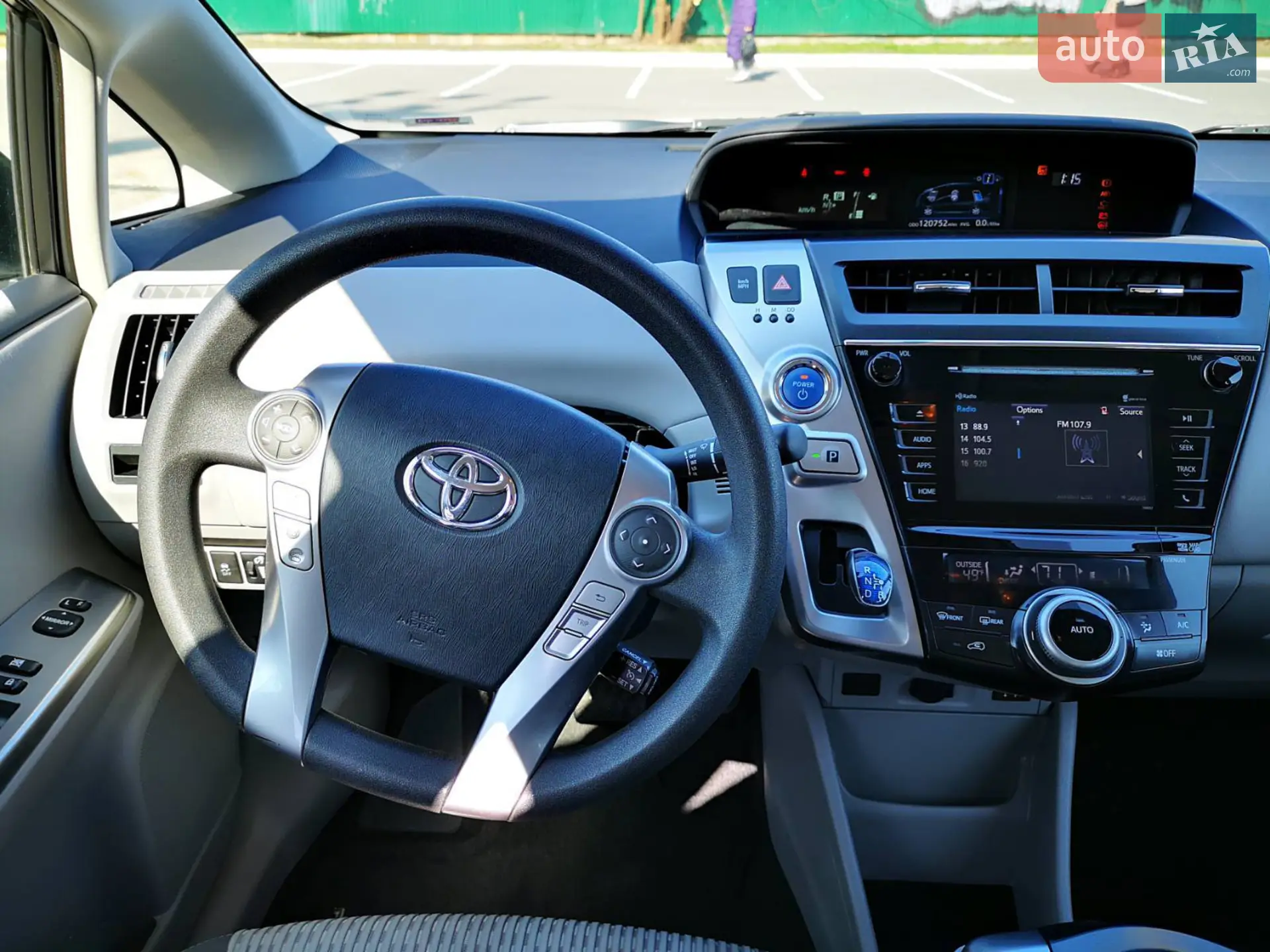 2014 Toyota Prius v (+) - мініатюра 13