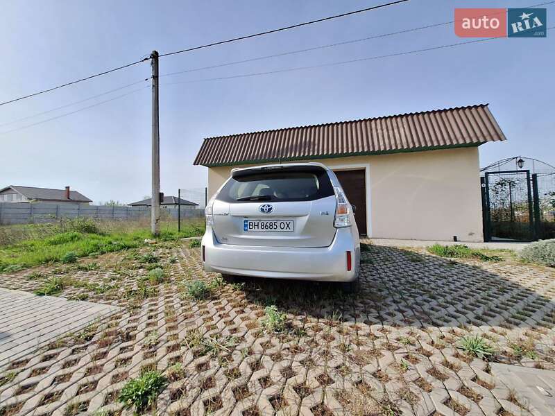 Універсал Toyota Prius v 2014 в Одесі