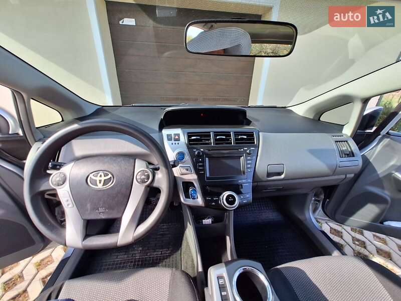 Універсал Toyota Prius v 2014 в Одесі