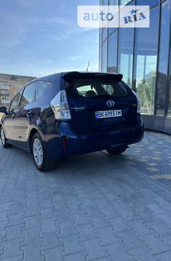 Универсал Toyota Prius v 2011 в Ровно