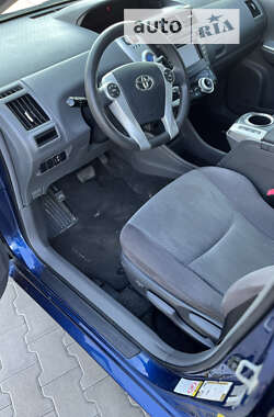 Универсал Toyota Prius v 2011 в Ровно