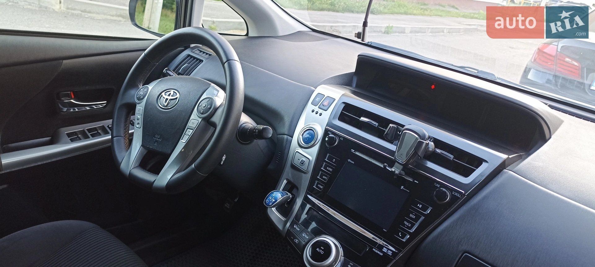 2015 Toyota Prius v (+) - мініатюра 12