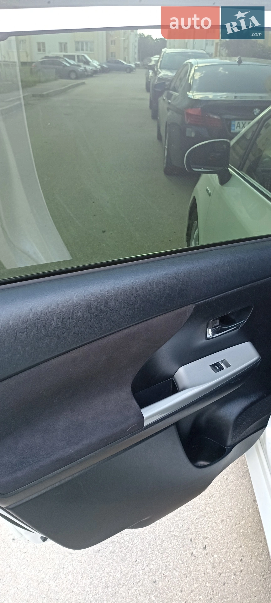 2015 Toyota Prius v (+) - мініатюра 18