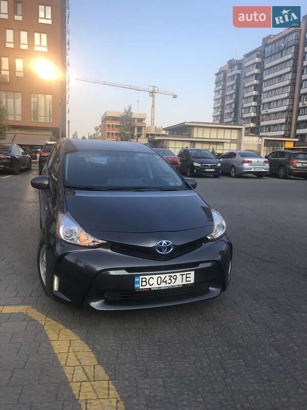 Универсал Toyota Prius v 2016 в Львове