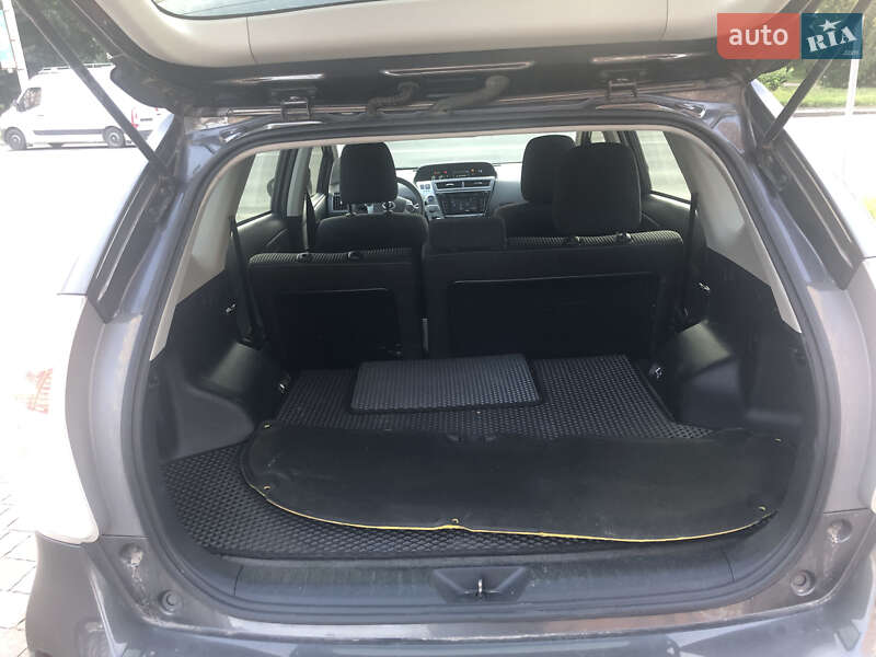 Универсал Toyota Prius v 2016 в Львове