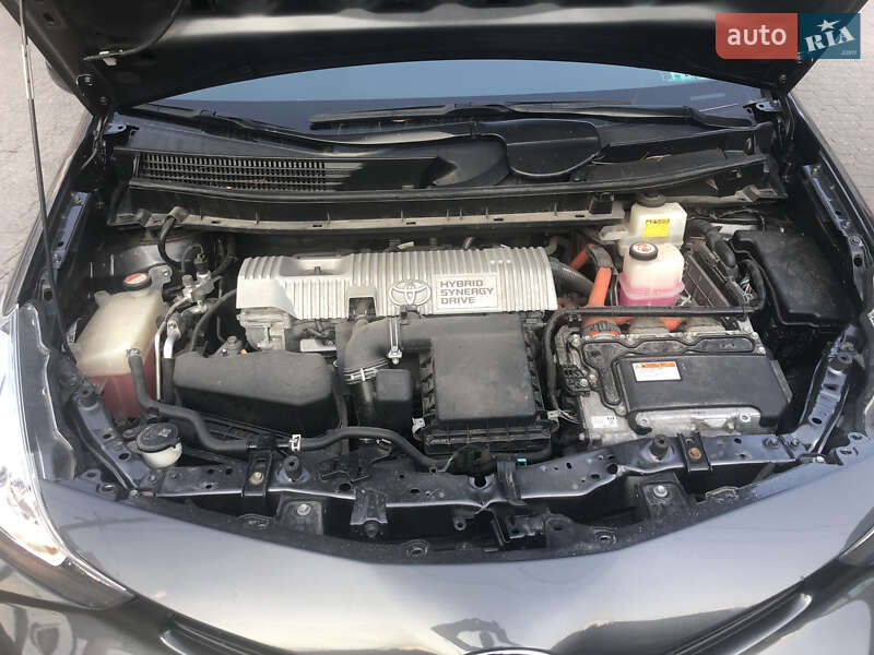 Универсал Toyota Prius v 2016 в Львове
