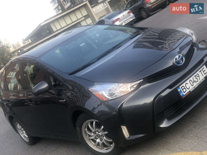 Универсал Toyota Prius v 2016 в Львове