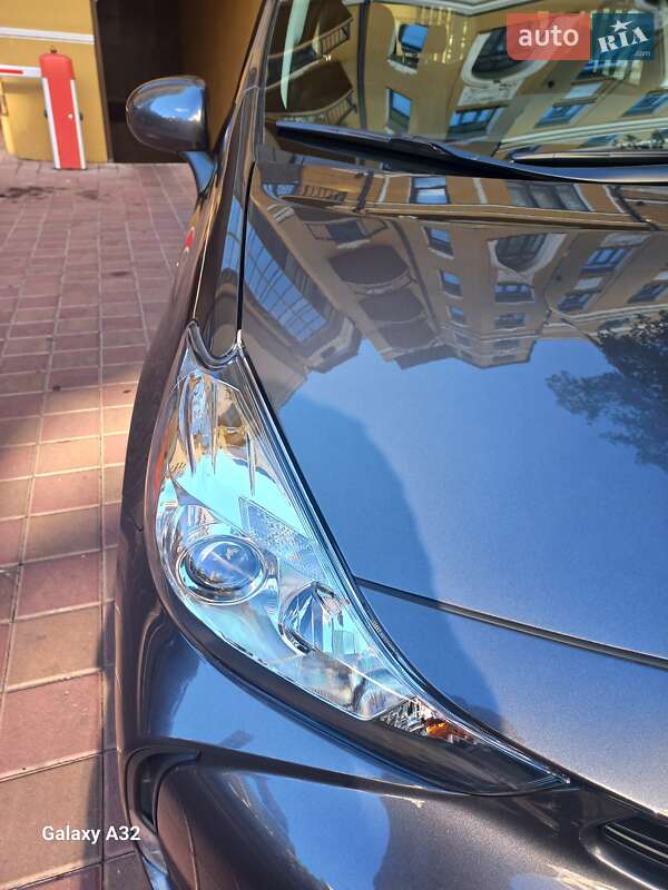 Универсал Toyota Prius v 2015 в Киеве