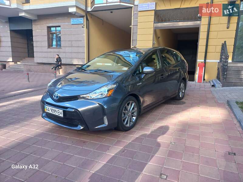 Универсал Toyota Prius v 2015 в Киеве