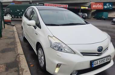 Универсал Toyota Prius v 2013 в Киеве