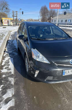 Універсал Toyota Prius v 2011 в Києві