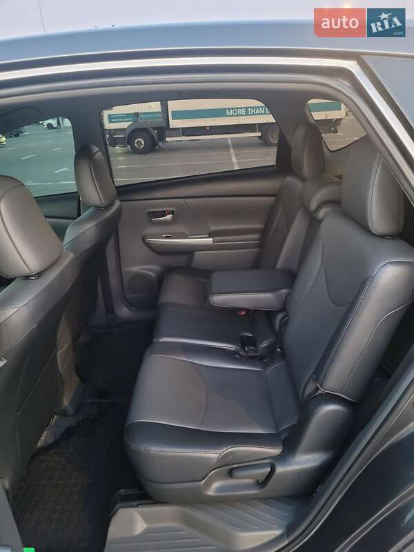 Универсал Toyota Prius v 2013 в Киеве