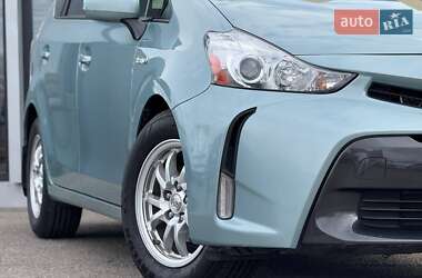 Универсал Toyota Prius v 2016 в 