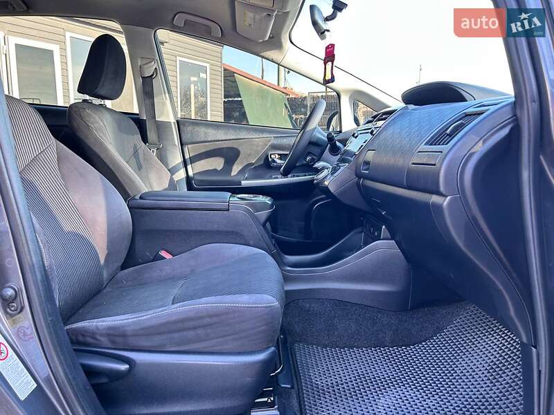 Універсал Toyota Prius v 2015 в Одесі
