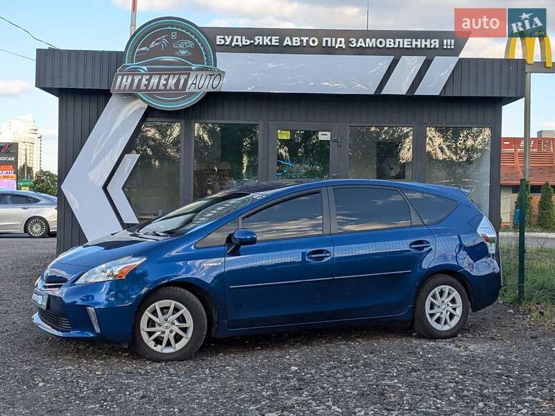Toyota Prius v 2011