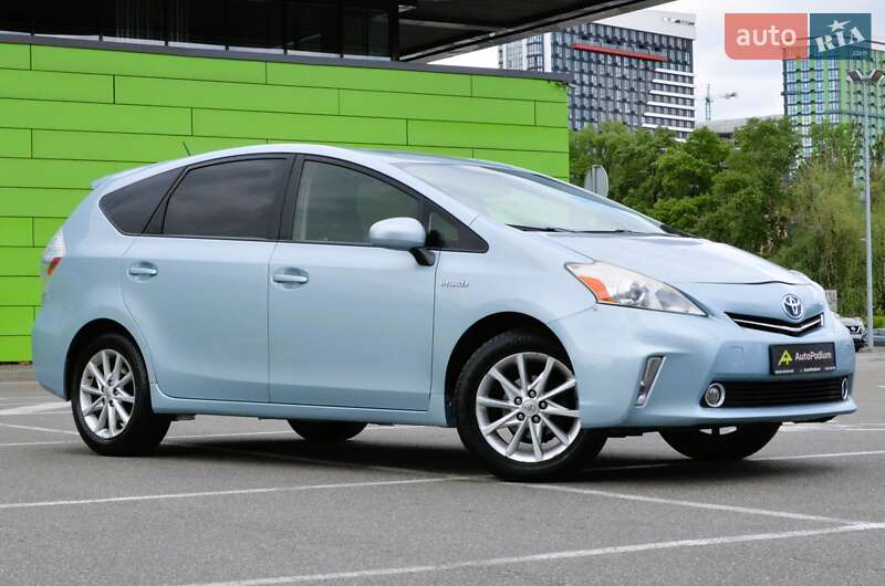 Универсал Toyota Prius v 2013 в 