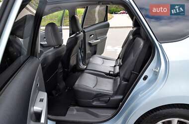 Универсал Toyota Prius v 2013 в 