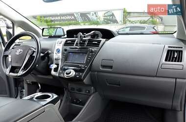 Универсал Toyota Prius v 2013 в 
