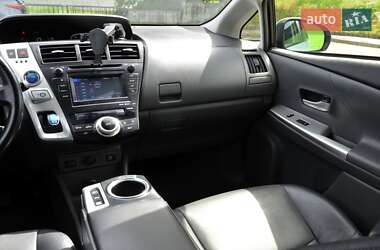 Универсал Toyota Prius v 2013 в 