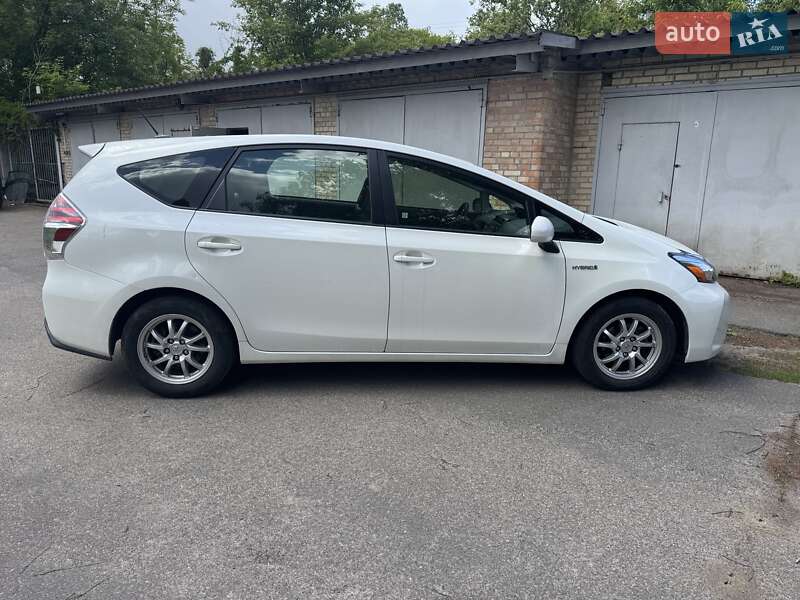 Універсал Toyota Prius v 2015 в Києві
