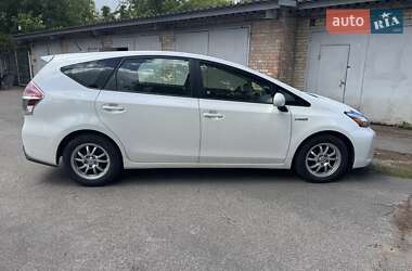 Універсал Toyota Prius v 2015 в 