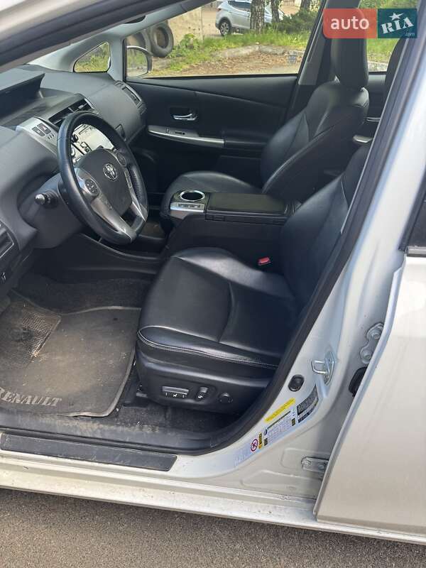 Універсал Toyota Prius v 2015 в Києві