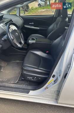 Універсал Toyota Prius v 2015 в 