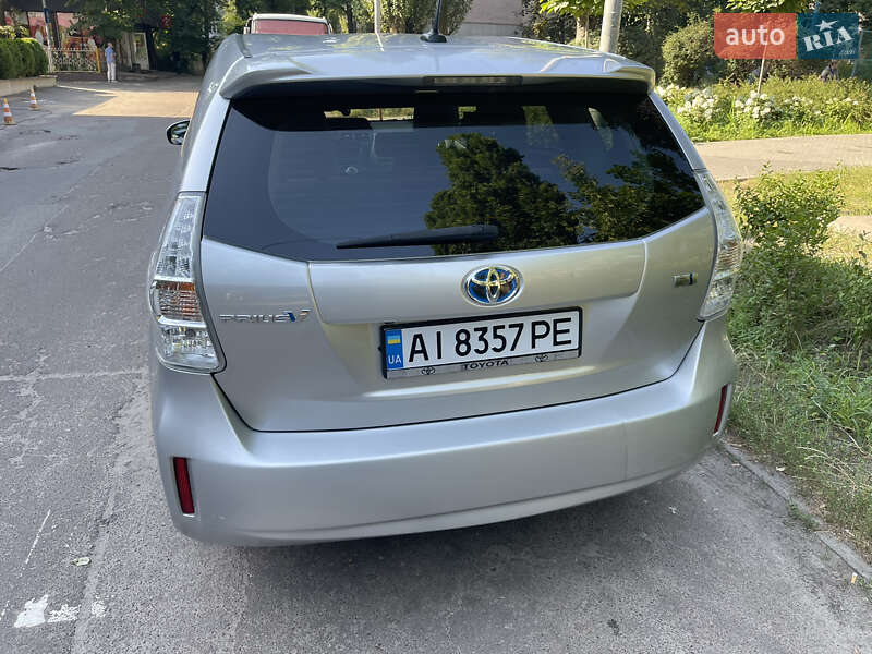 Хетчбек Toyota Prius v 2011 в Києві