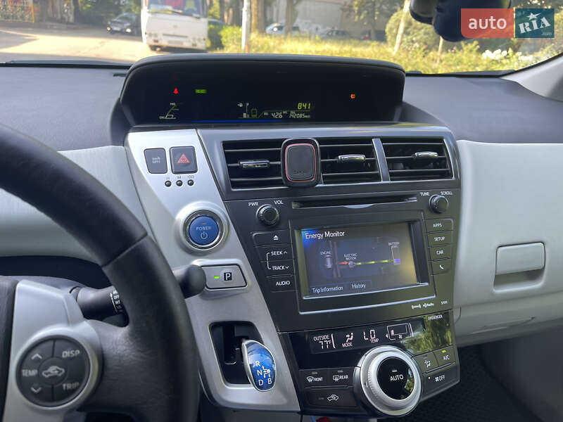 Хетчбек Toyota Prius v 2011 в Києві