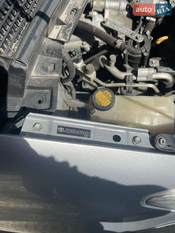 Хетчбек Toyota Prius v 2011 в Києві