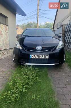Универсал Toyota Prius v 2013 в Киеве