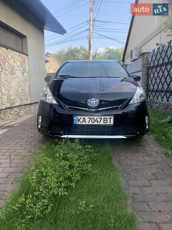 Универсал Toyota Prius v 2012 в Киеве