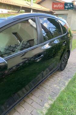 Універсал Toyota Prius v 2012 в Києві