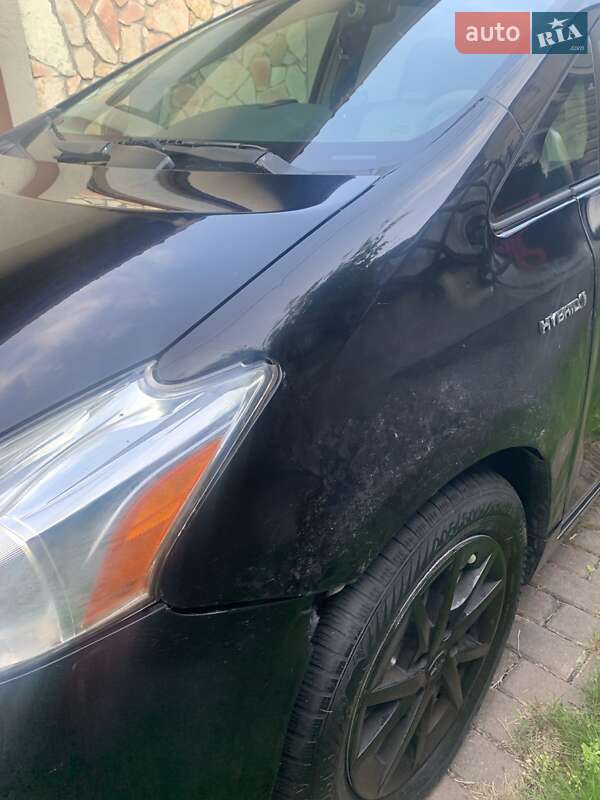 Универсал Toyota Prius v 2012 в Киеве