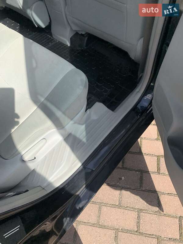 Универсал Toyota Prius v 2012 в Киеве