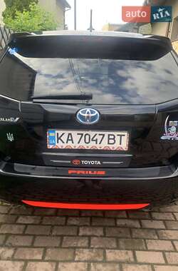 Універсал Toyota Prius v 2012 в Києві