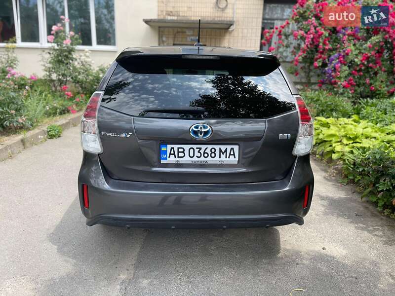 Универсал Toyota Prius v 2015 в Киеве