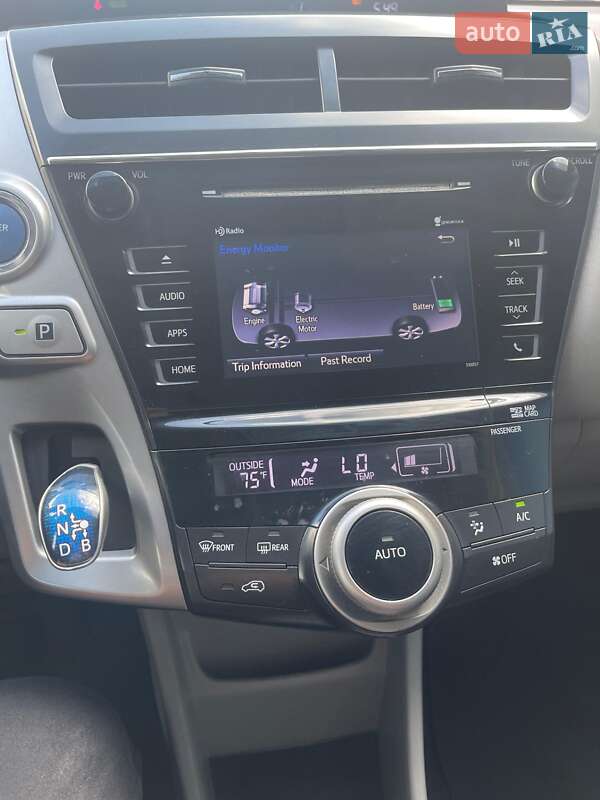 Универсал Toyota Prius v 2015 в Киеве