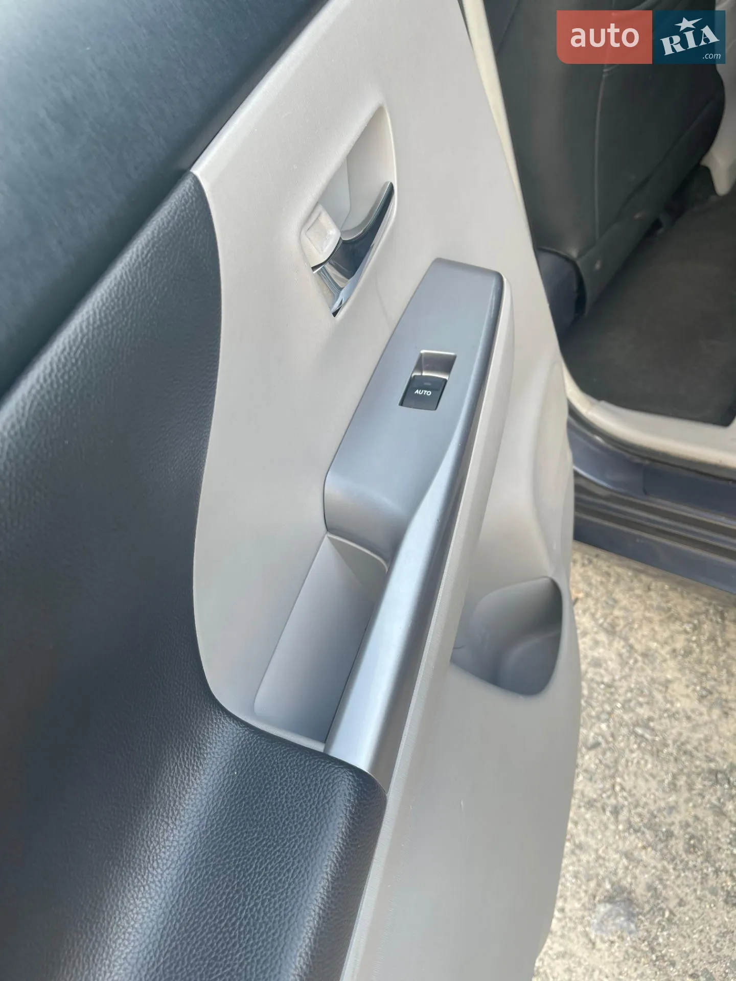 2015 Toyota Prius v (+) - мініатюра 4